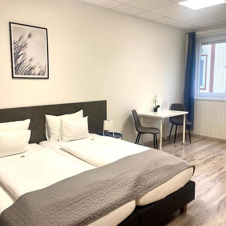 Vecsesi Rendezvenykoezpont Es Panzio Bed & Breakfast Eksteriør bilde