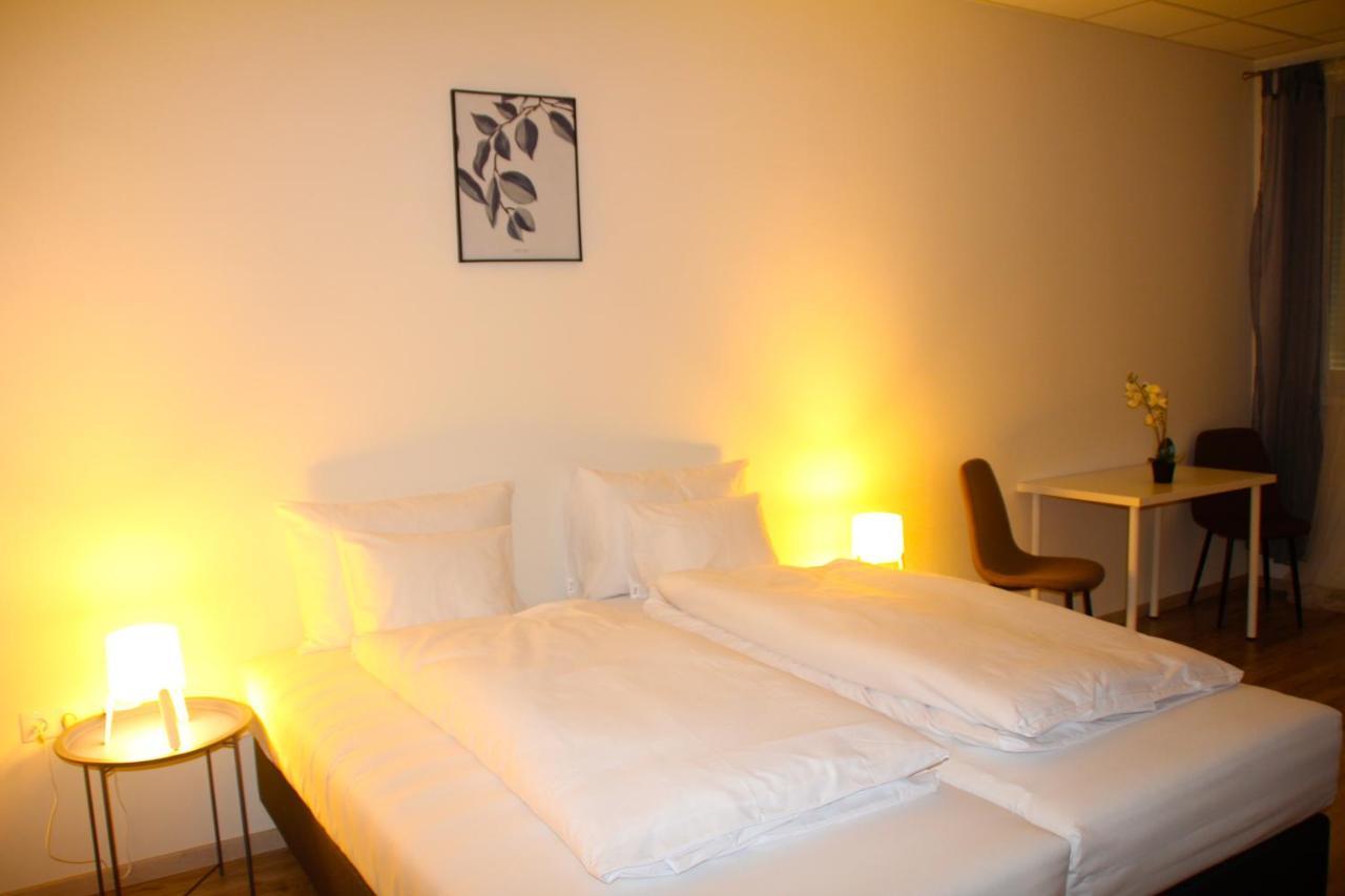 Vecsesi Rendezvenykoezpont Es Panzio Bed & Breakfast Eksteriør bilde