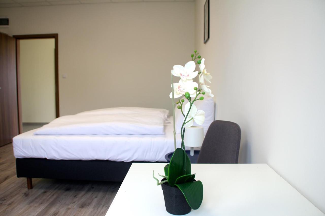 Vecsesi Rendezvenykoezpont Es Panzio Bed & Breakfast Eksteriør bilde