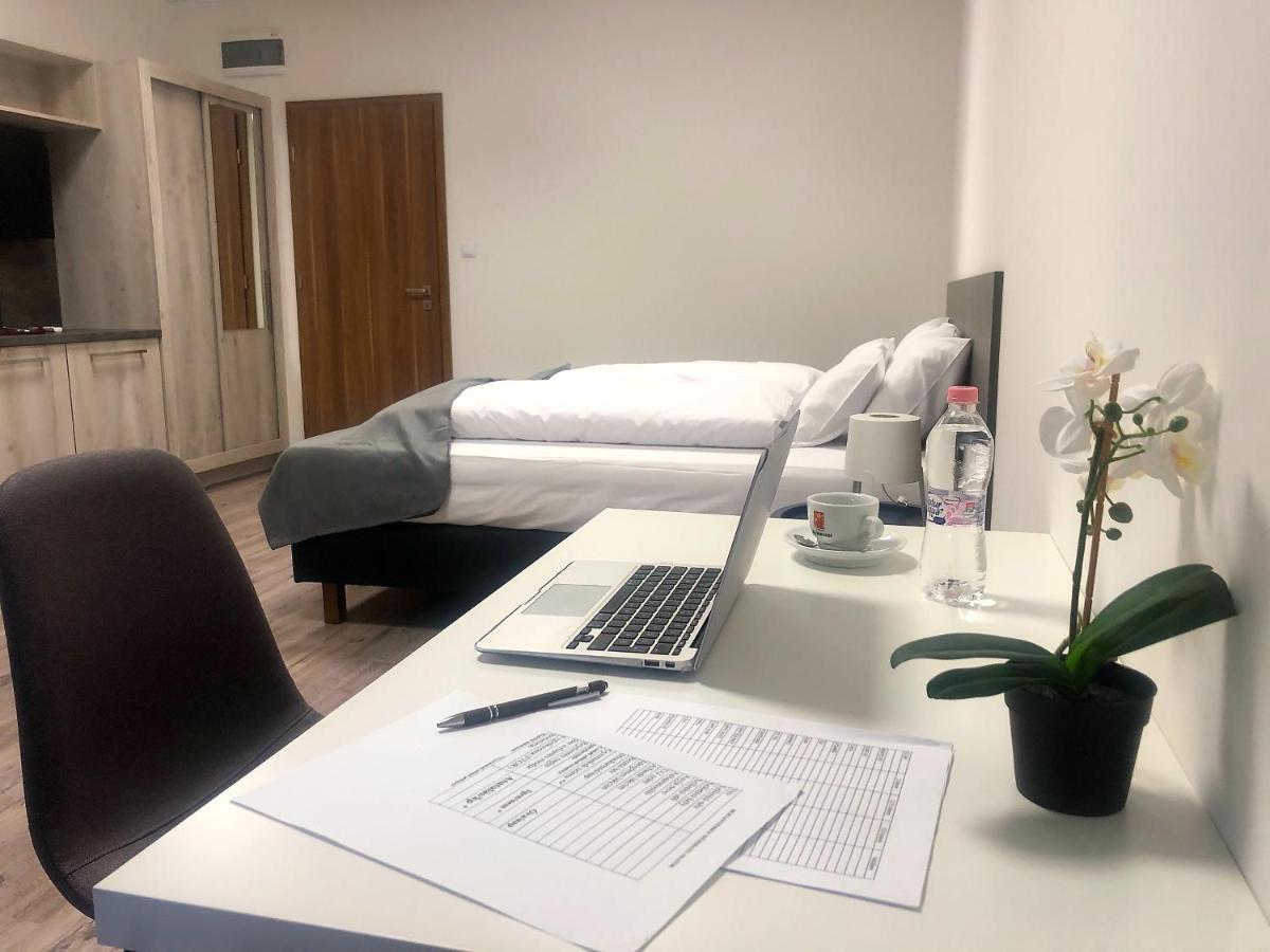 Vecsesi Rendezvenykoezpont Es Panzio Bed & Breakfast Eksteriør bilde