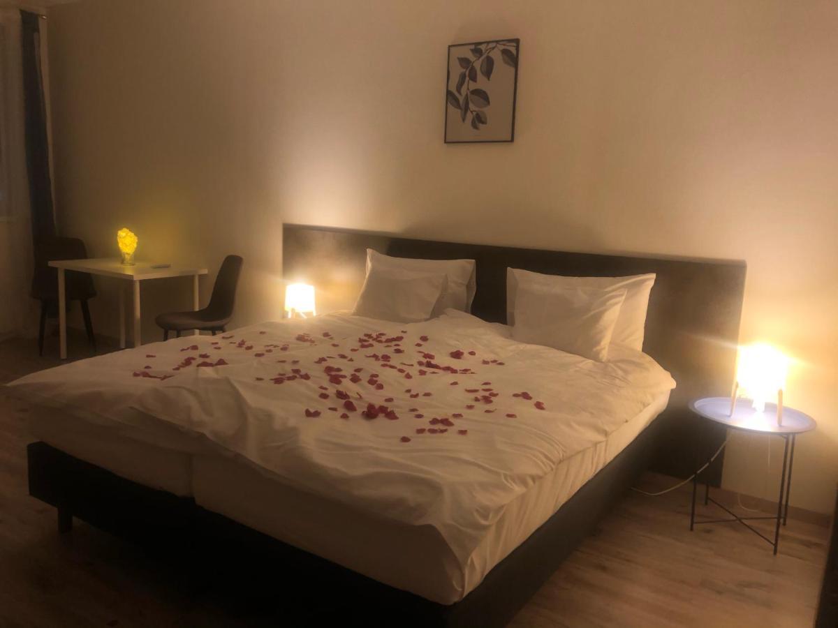 Vecsesi Rendezvenykoezpont Es Panzio Bed & Breakfast Eksteriør bilde