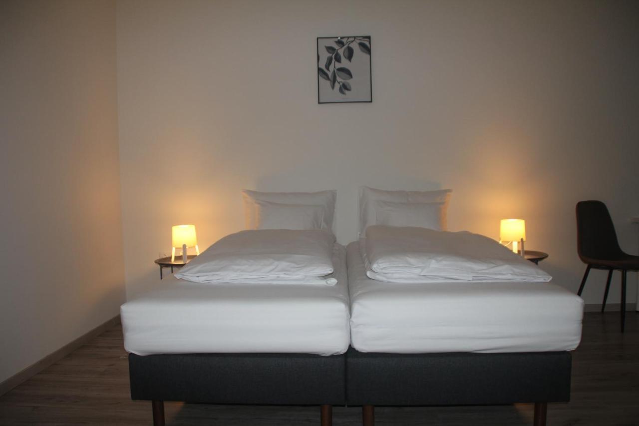 Vecsesi Rendezvenykoezpont Es Panzio Bed & Breakfast Eksteriør bilde