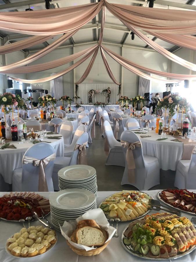 Vecsesi Rendezvenykoezpont Es Panzio Bed & Breakfast Eksteriør bilde