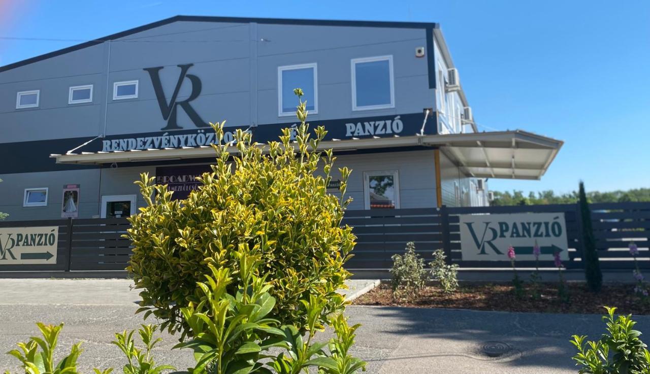 Vecsesi Rendezvenykoezpont Es Panzio Bed & Breakfast Eksteriør bilde