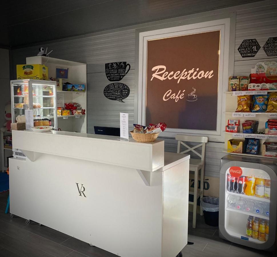 Vecsesi Rendezvenykoezpont Es Panzio Bed & Breakfast Eksteriør bilde
