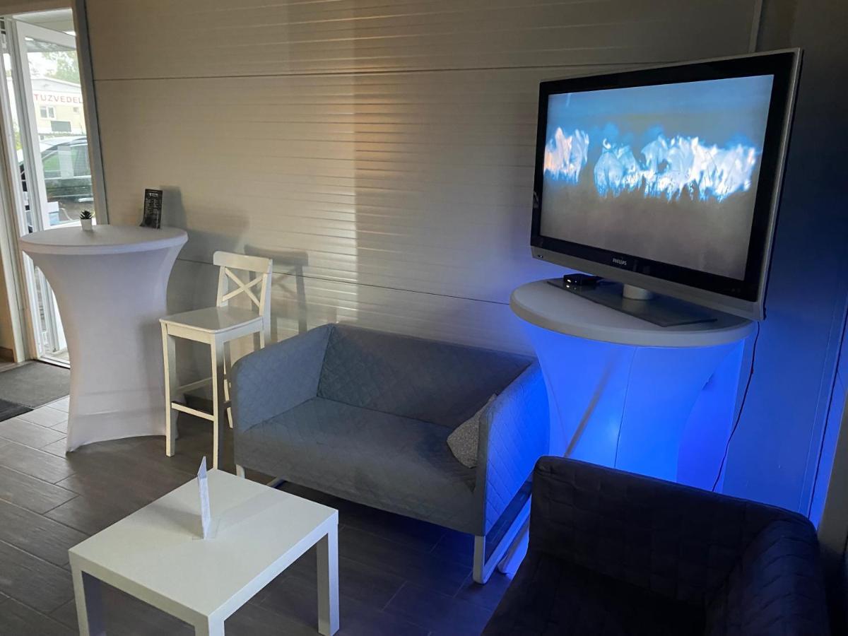 Vecsesi Rendezvenykoezpont Es Panzio Bed & Breakfast Eksteriør bilde