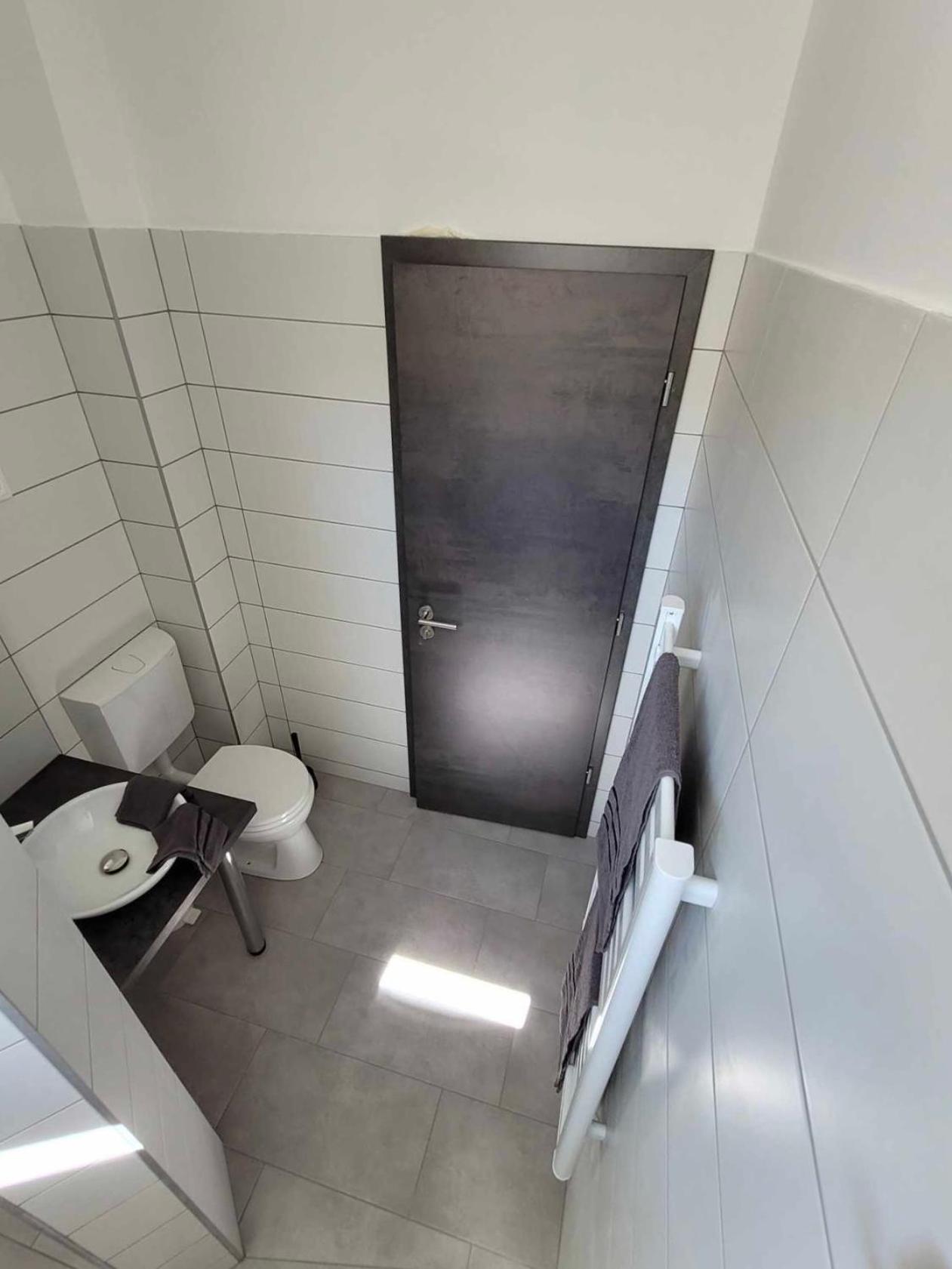 Vecsesi Rendezvenykoezpont Es Panzio Bed & Breakfast Eksteriør bilde