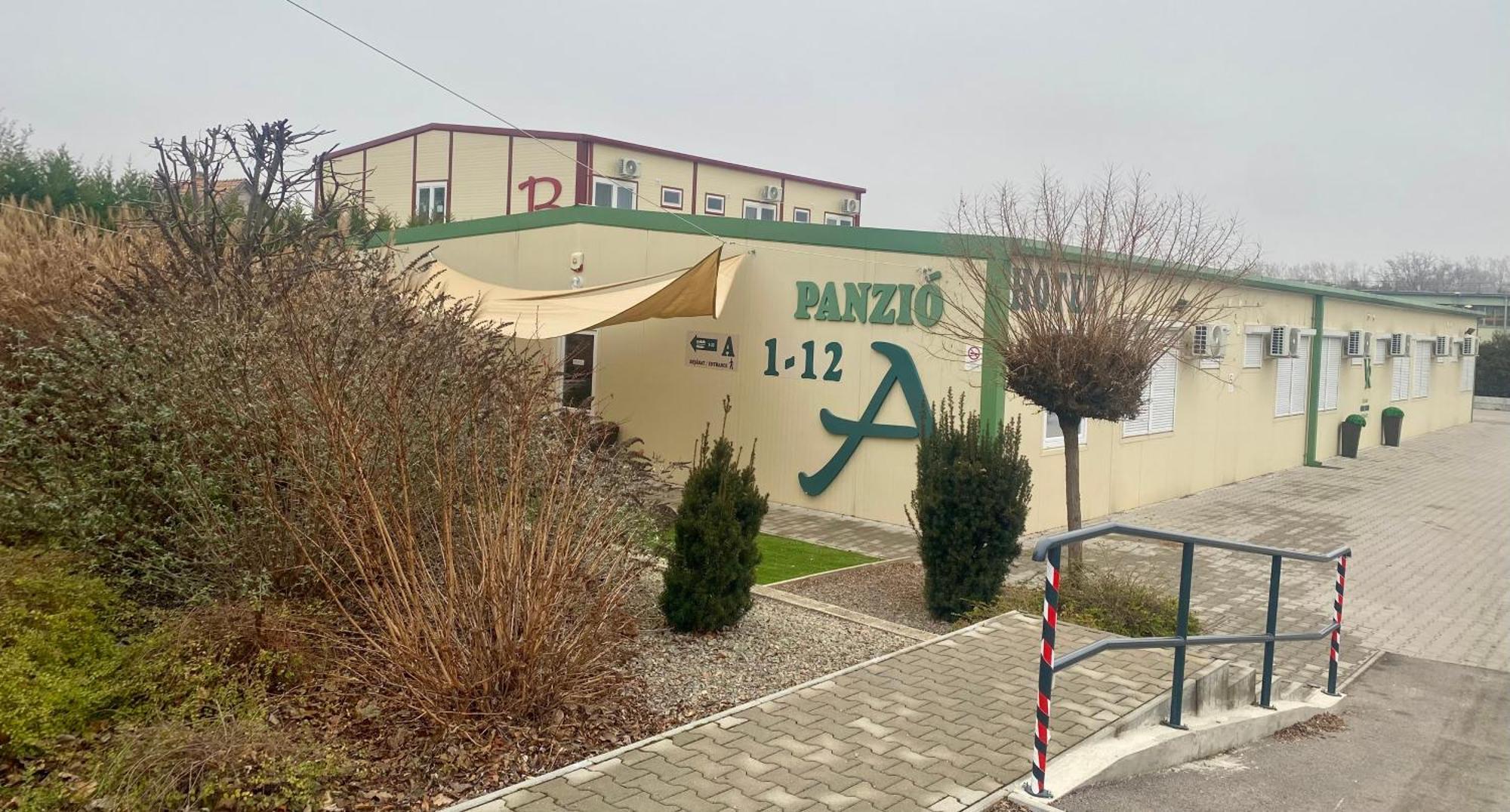Vecsesi Rendezvenykoezpont Es Panzio Bed & Breakfast Eksteriør bilde