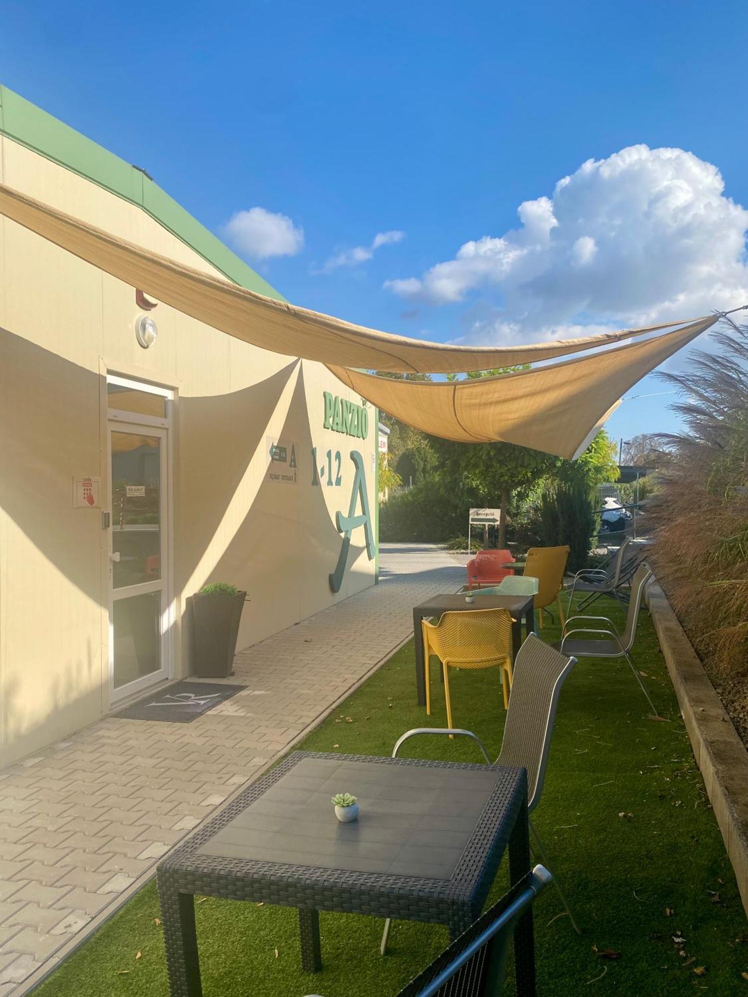 Vecsesi Rendezvenykoezpont Es Panzio Bed & Breakfast Eksteriør bilde