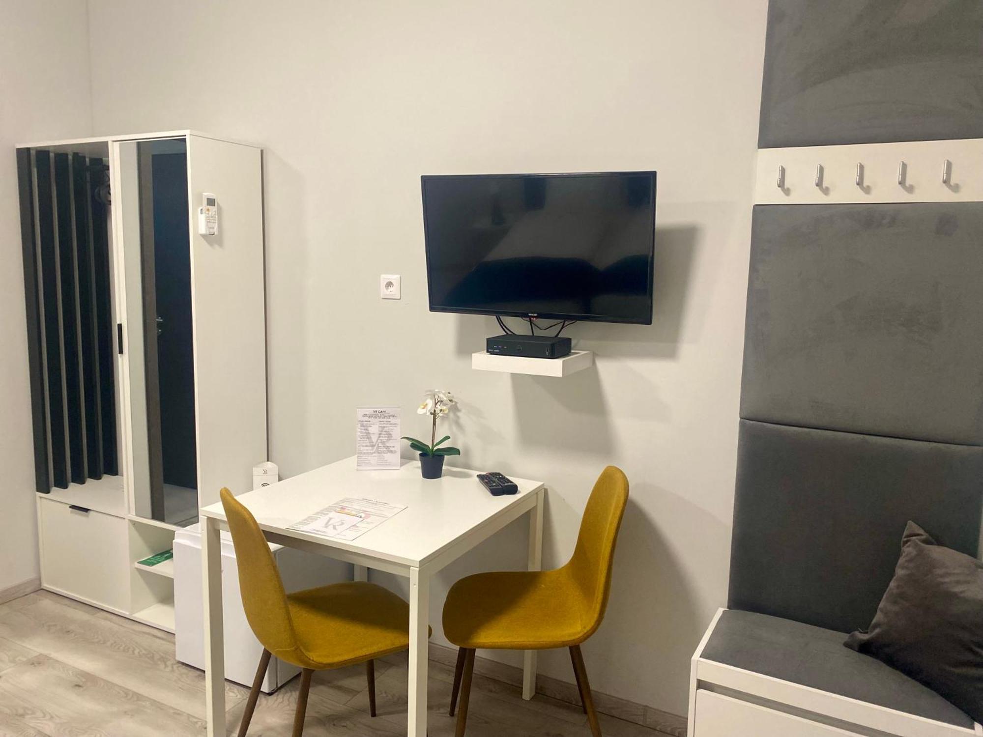 Vecsesi Rendezvenykoezpont Es Panzio Bed & Breakfast Eksteriør bilde