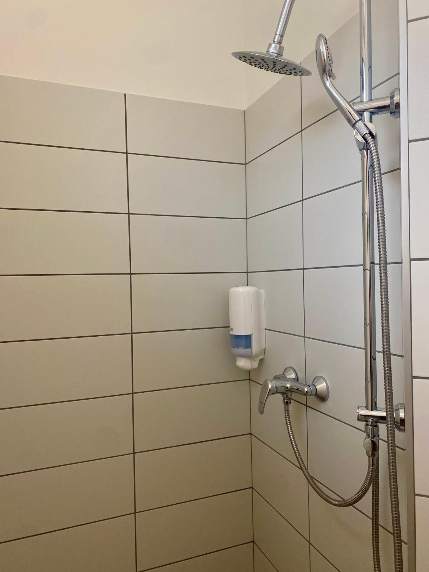 Vecsesi Rendezvenykoezpont Es Panzio Bed & Breakfast Eksteriør bilde